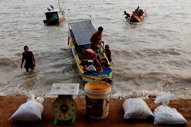 2021-06-07T230103Z-1924674269-RC2M5N9W2IAE-RTRMADP-3-INDONESIA-TIN