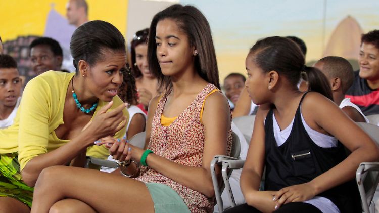 Auch die Töchter müssen ran: Michelle, Malia und Sasha Obama (v.l.n.r.).
