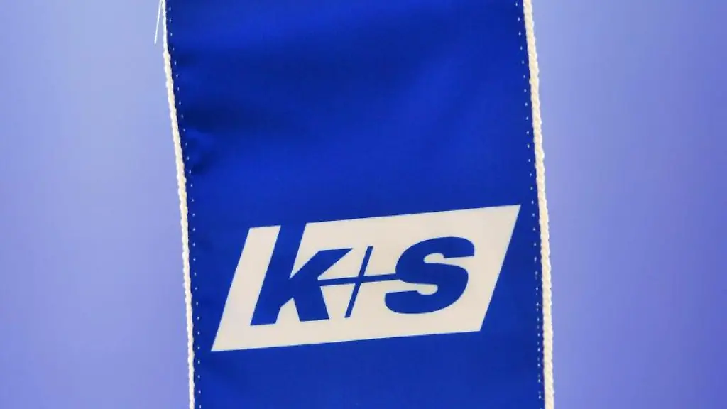 Ein-Wimpel-mit-dem-Logo-des-Kali-Produzent-K-S