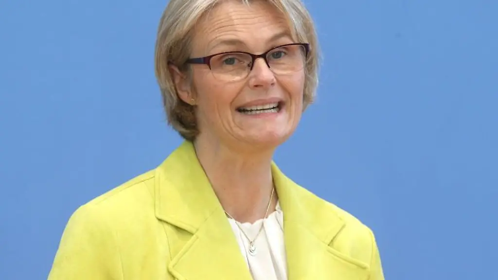 Anja-Karliczek-CDU-spricht