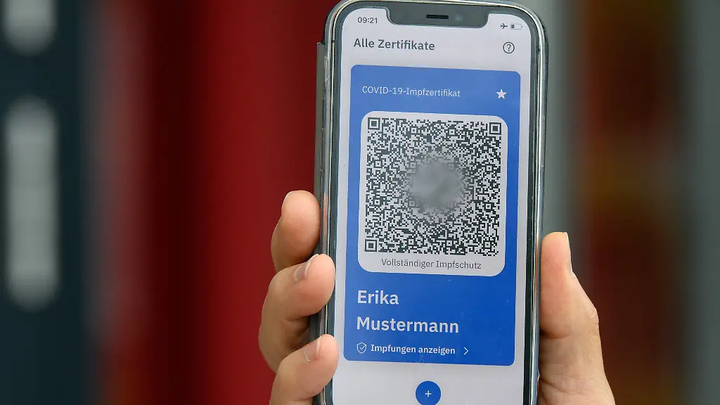 Bundesgesundheitsminister-Jens-Spahn-wird-weitere-Details-zum-digitalen-Impfzertifikat-am-Donnerstag-in-einer-Pressekonferenz-erlaeutern