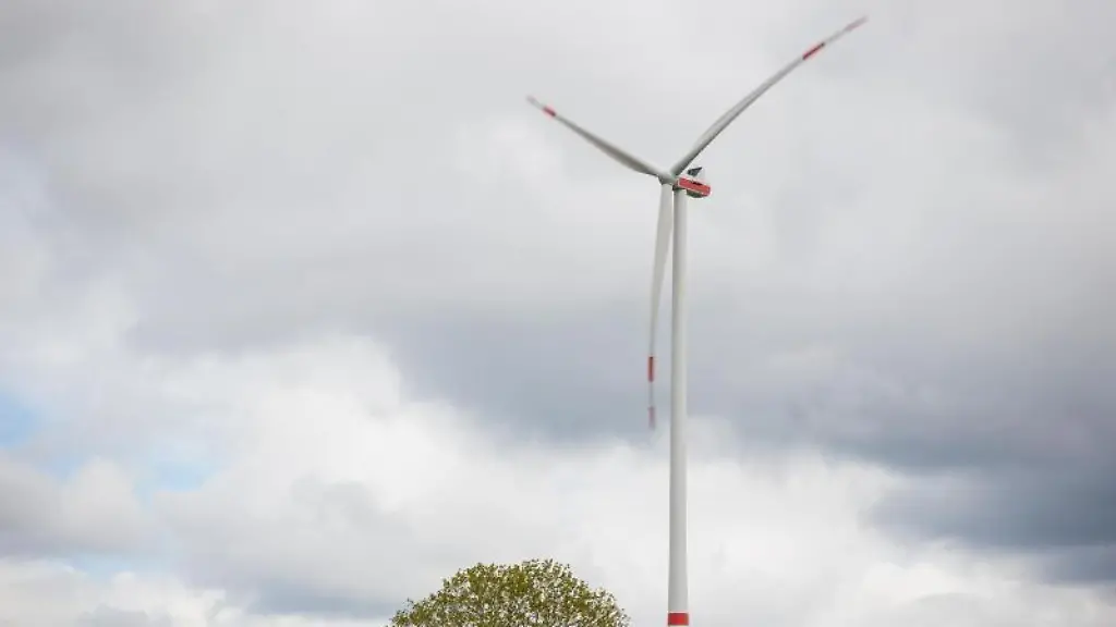 Blick-auf-eine-Windkraftanlage