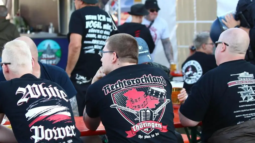 Besucher-beim-Rechtsrock-Festival-in-Themar-2019