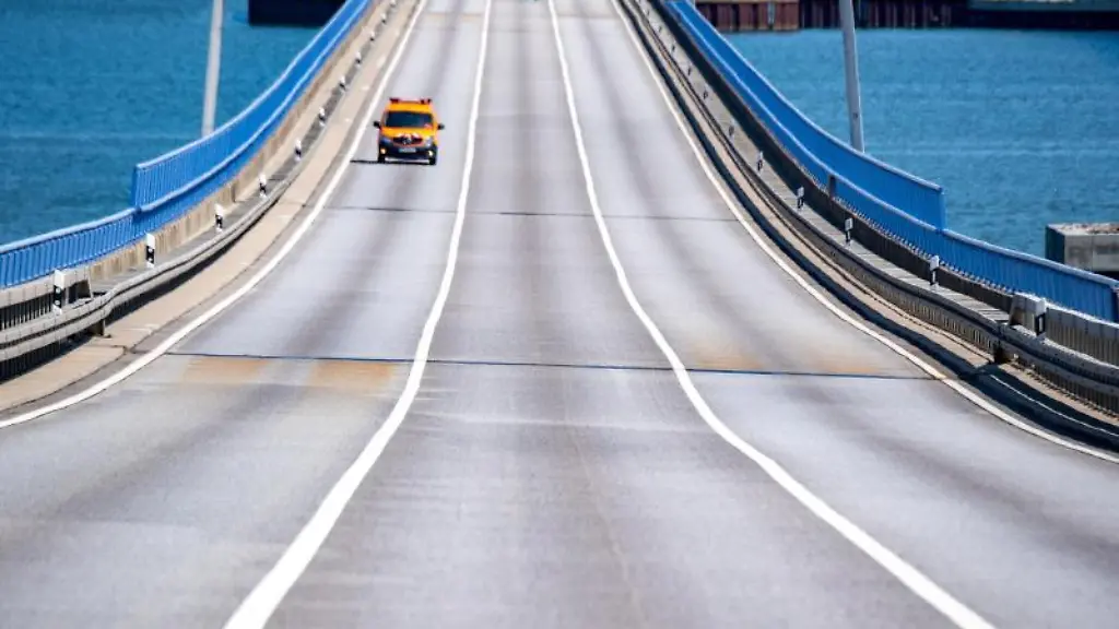 Wartungen-an-der-Ruegenbruecke