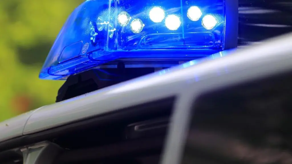 Ein-Fahrzeug-der-Polizei-ist-im-Einsatz