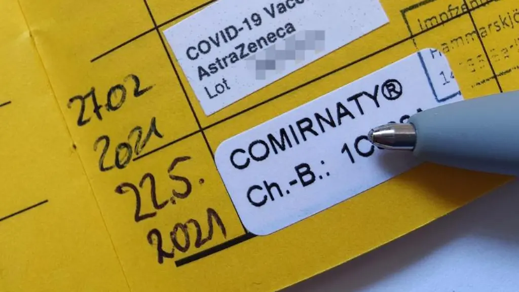 Ein-Impfpass-nach-zwei-erfolgten-Impfungen-gegen-Covid-19