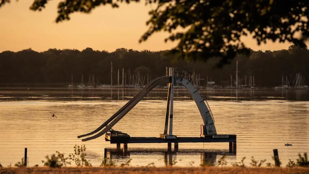 Blick-auf-das-Berliner-Strandbad-Tegel