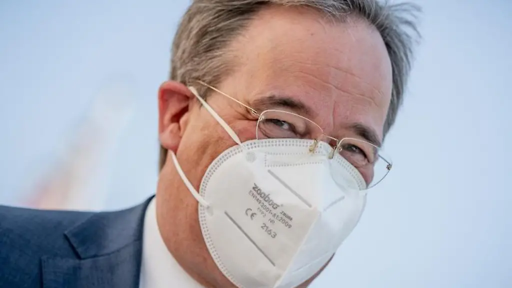 Armin-Laschet-schaut-in-die-Kamera