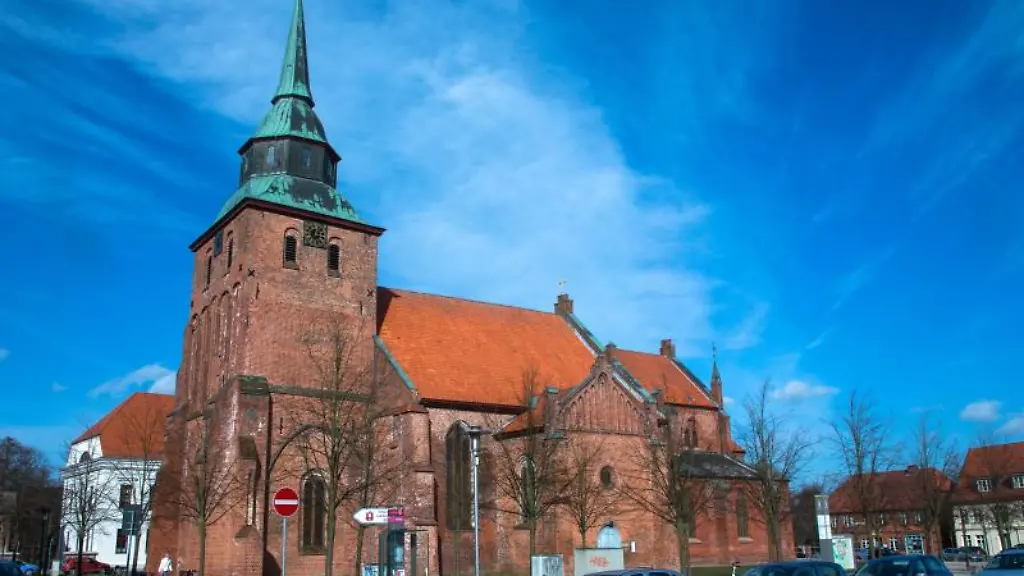 Die-St-Marien-Kirche-ist-in-der-Altstadt-von-Boizenburg-zu-sehen