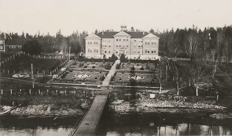 2015-06-02T120000Z-330397089-TM3EB62107A01-RTRMADP-3-CANADA-ABORIGINALS