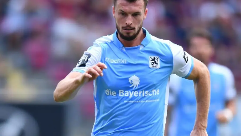 Muenchens-Quirin-Moll-spielt-den-Ball