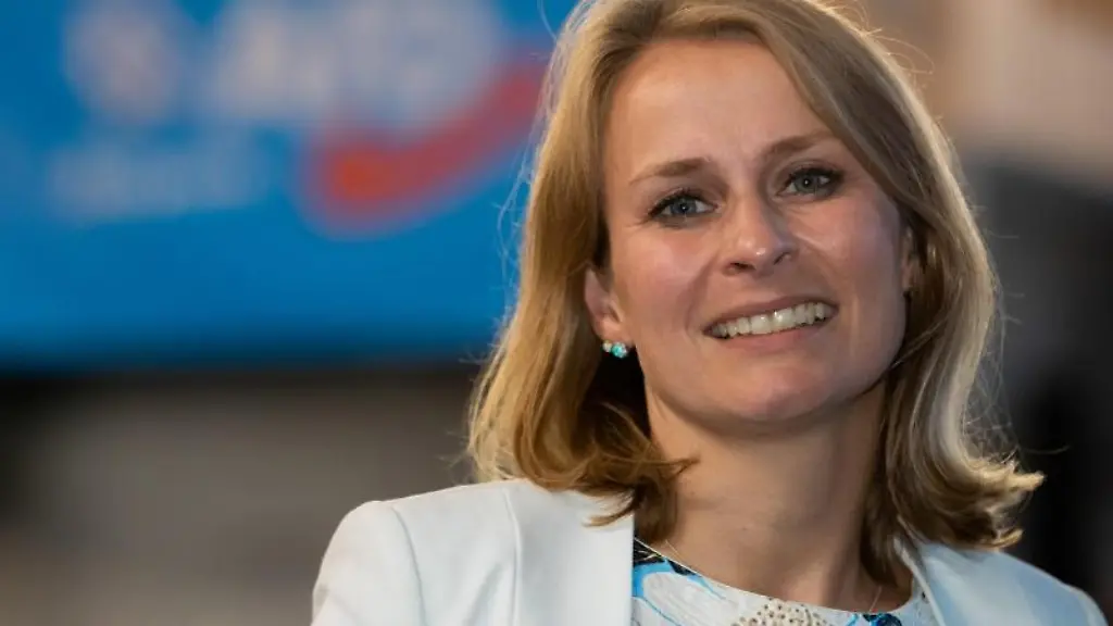 Corinna-Miazga-Bundestagsabgeordnete-der-AfD-beim-bayerischen-Landesparteitag