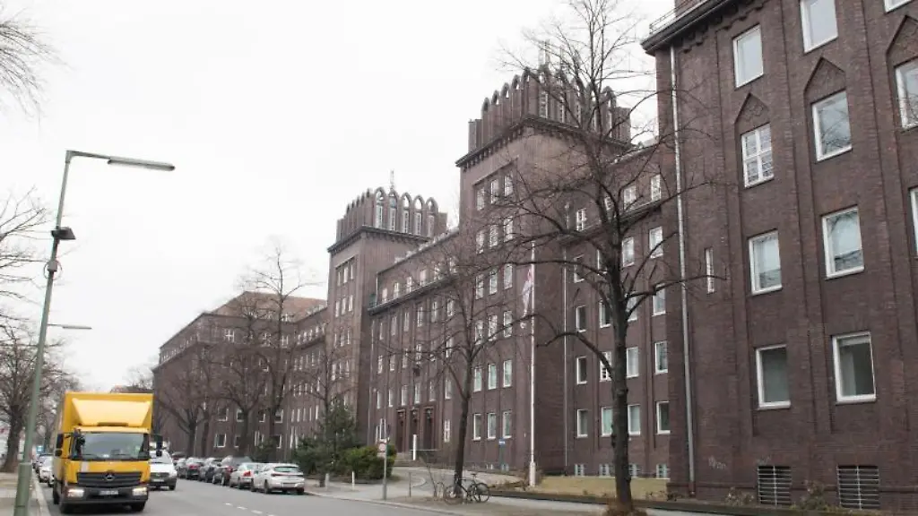 Das-ehemalige-Reichspostzentralamt-an-der-Ringbahnstrasse-in-Tempelhof