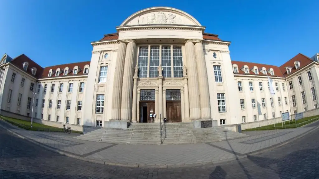 Das-Gebaeude-des-Landgerichts-Schwerin