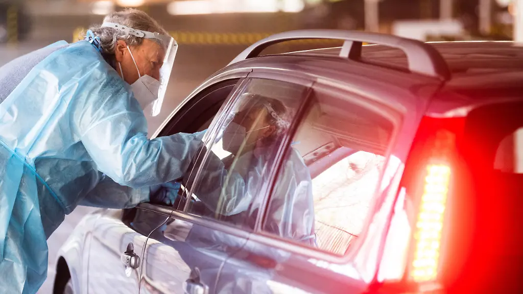 Bei-den-Fallzahlen-am-Wochenende-muss-laut-RKI-beruecksichtigt-werden-dass-durch-den-Feiertag-wohl-mit-Verzerrungen-zu-rechnen-ist