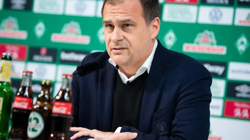 Klaus-Filbry-Geschaeftsfuehrer-von-Werder-Bremen-spricht