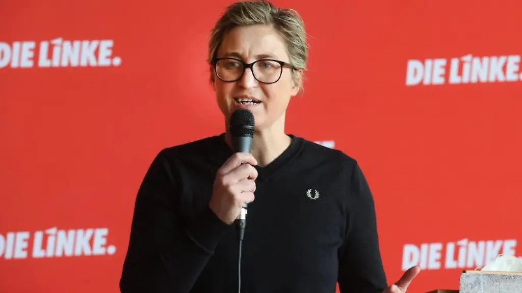 Susanne-Hennig-Wellsow-Die-Linke-bei-einem-Termin