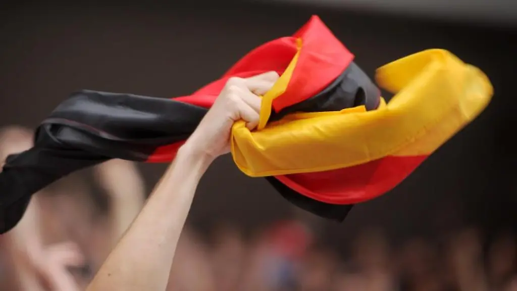 Fussballfans-feiern-bei-einem-Public-Viewing