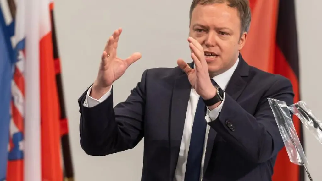 Mario-Voigt-CDU-spricht-waehrend-einer-Landtagssitzung