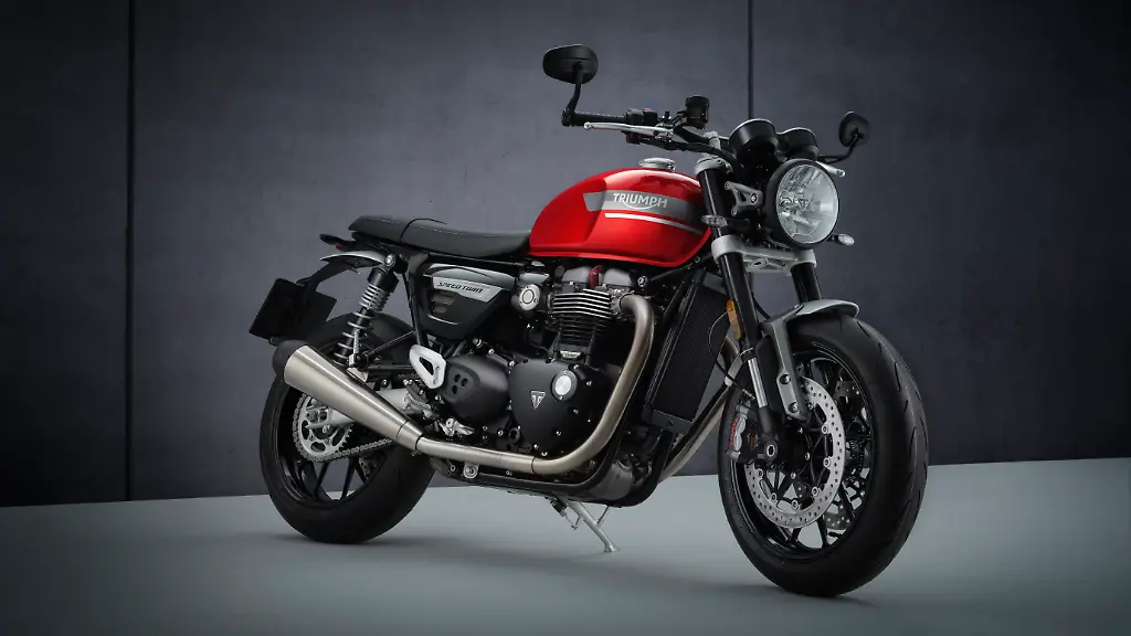 Triumph-2021-Speed-Twin-Hero-02