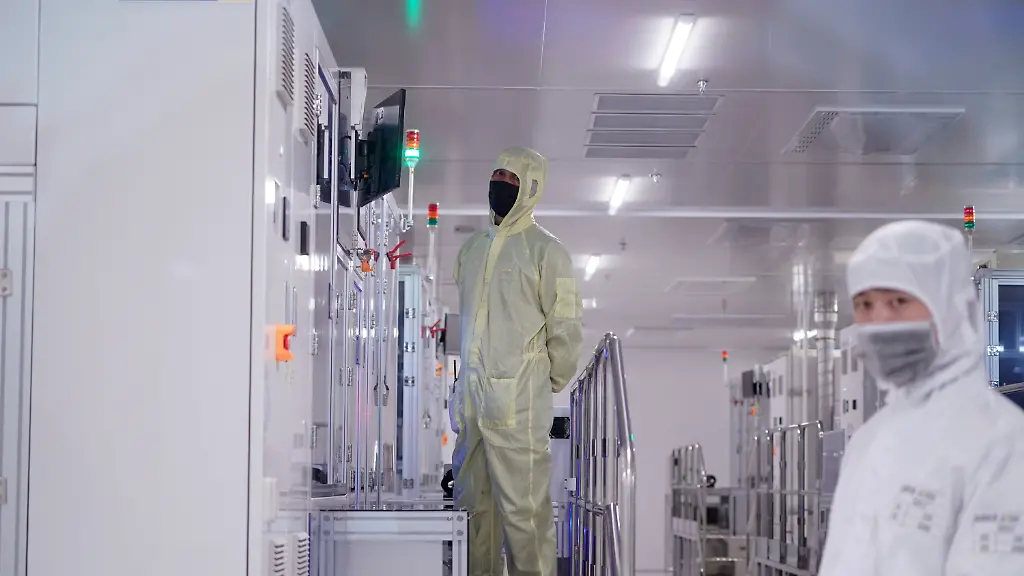 2019-11-27T104645Z-1162459036-RC2MJD9WTF8A-RTRMADP-3-GREAT-WALL-MOTOR-ELECTRIC-BATTERY