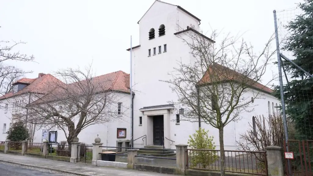 Die-Roemisch-Katholische-Kirche-St-Georg-der-gleichnamigen-Gemeinde