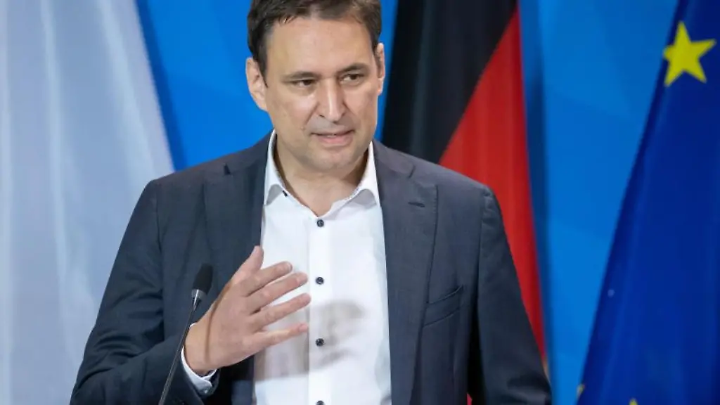 Georg-Eisenreich-CSU-Justizminister-von-Bayern-spricht