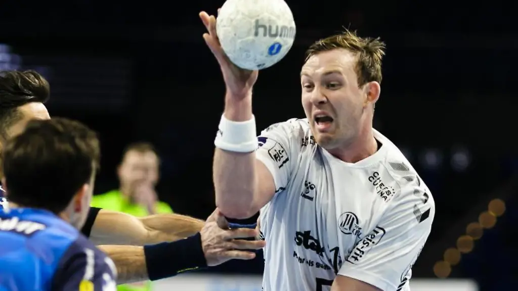 Kiels-Sander-Sagosen-spielt-einen-Pass