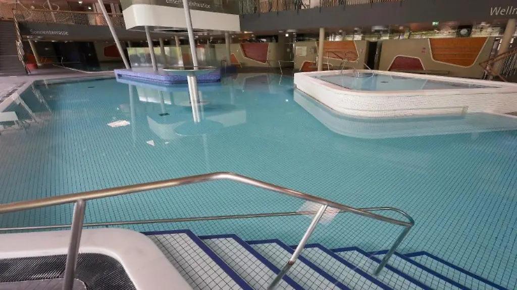 Die-Becken-der-Emser-Therme-sind-menschenleer