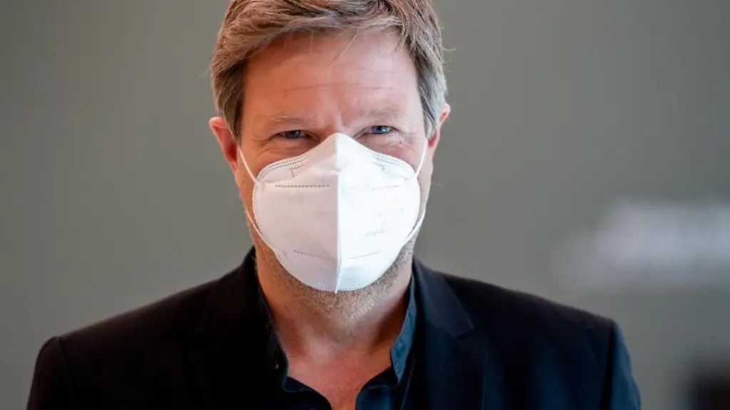 Robert-Habeck-Bundesvorsitzender-von-Buendnis-90-Die-Gruenen-in-Kiel