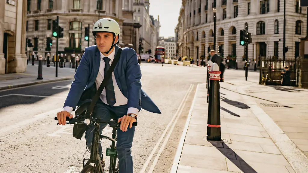 Mit-dem-passenden-Fahrradhelm-sicher-ins-Buero-oder-auf-den-Bike-Trail