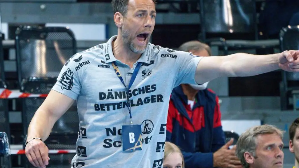 Flensburgs-Trainer-Maik-Machulla-coacht-sein-Team