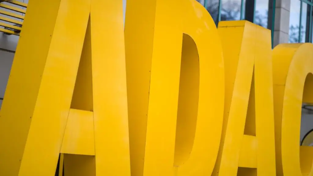 Der-Schriftzug-des-Automobilclubs-ADAC