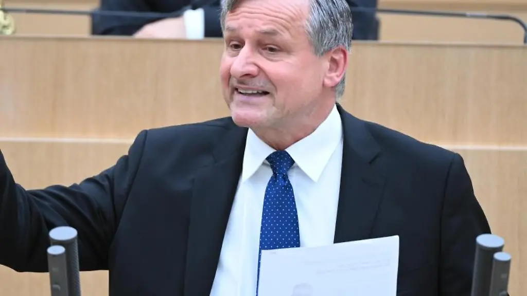 Hans-Ulrich-Ruelke-FDP-spricht-im-Landtag