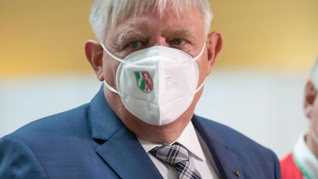 Karl-Josef-Laumann-CDU-Gesundheitsminister-von-Nordrhein-Westfalen-spricht