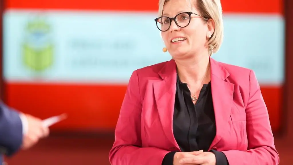 Barbara-Klepsch-CDU-Staatsministerin-fuer-Kultur-und-Tourismus-von-Sachsen-spricht