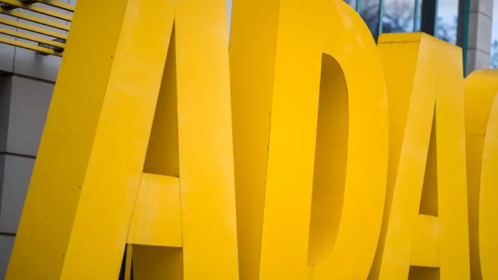 Der-Schriftzug-des-Automobilclubs-ADAC
