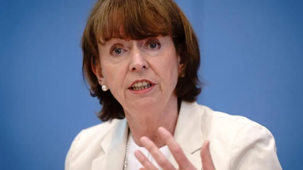 Henriette-Reker-Oberbuergermeisterin-von-Koeln-spricht