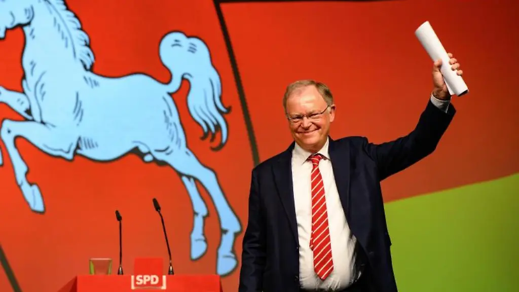 Stephan-Weil-SPD-Ministerpraesident-von-Niedersachsen-gestikuliert