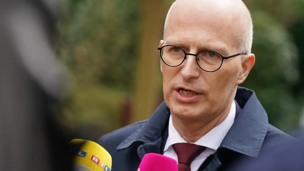 Peter-Tschentscher-SPD-Erster-Buergermeister-in-Hamburg-spricht