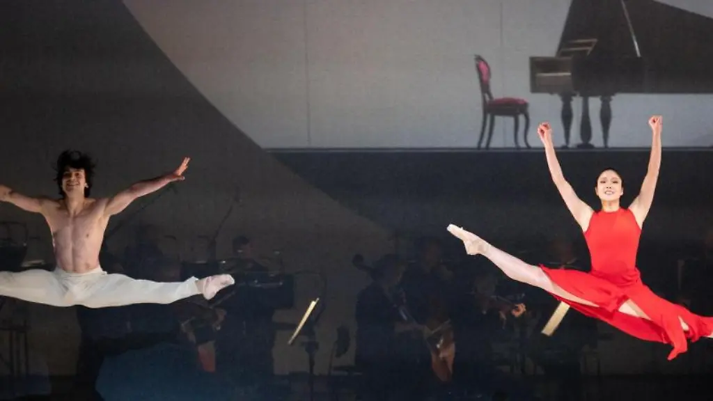 Die-Taenzer-Madoka-Sugai-und-Alexandr-Trusch-waehrend-einer-Probe