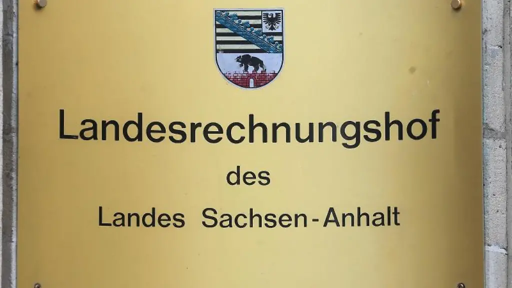 Das-Schild-des-Landesrechnungshofes-des-Landes-Sachsen-Anhalt
