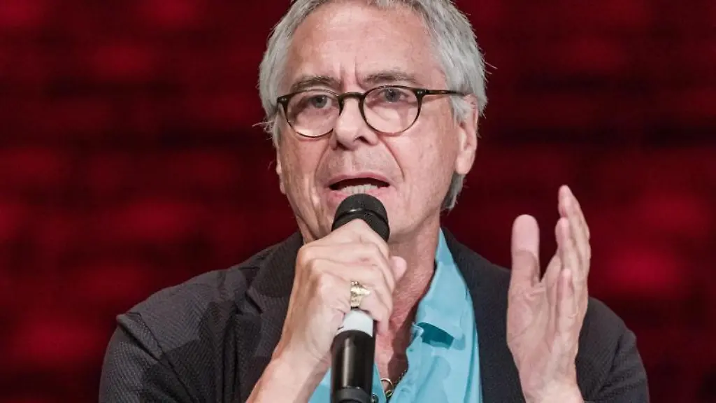 John-Neumeier-Ballettintendant-an-der-Staatsoper-Hamburg-spricht-ins-Mikro