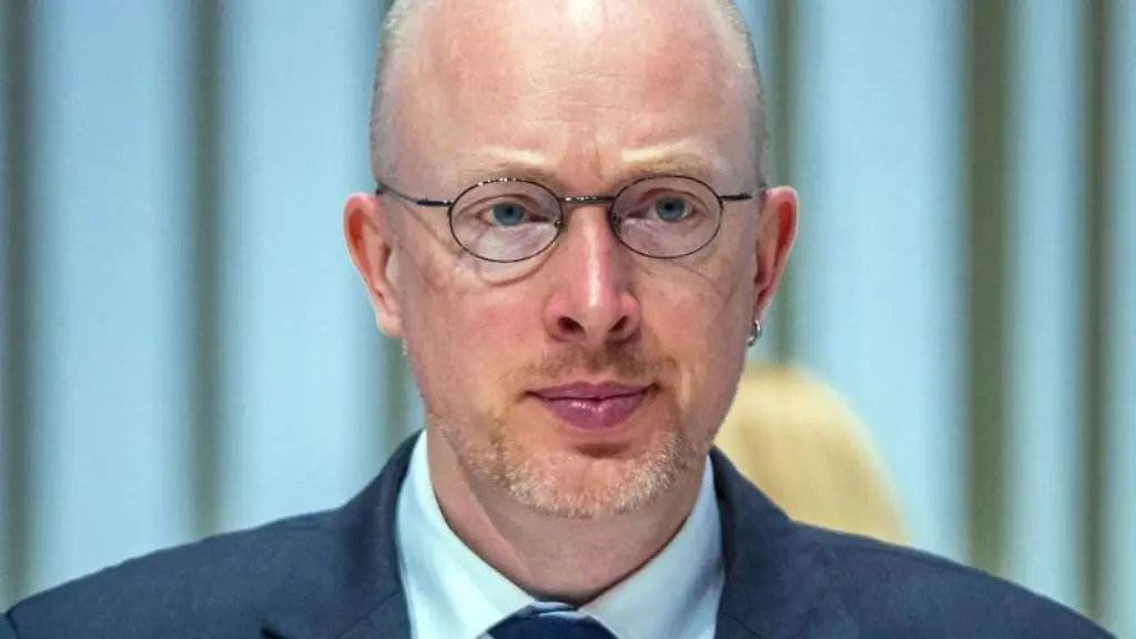 Christian-Pegel-SPD-spricht-im-Landtag