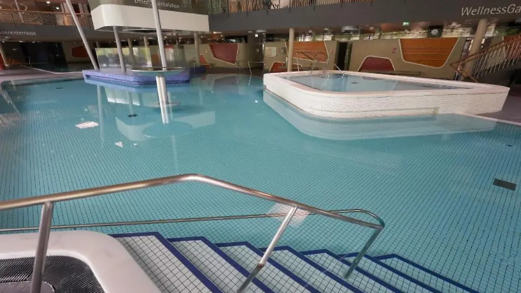 Die-Becken-der-Emser-Therme-sind-menschenleer