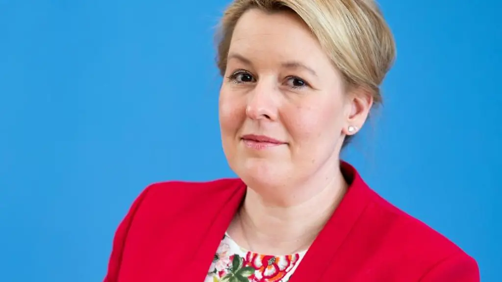 Franziska-Giffey-SPD-bei-einer-Pressekonferenz