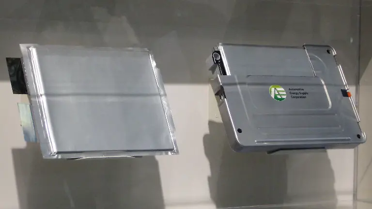 Nissan-Li-ion-Battery-used-on-Leaf-in-Tokyo-Motor-Show-2009