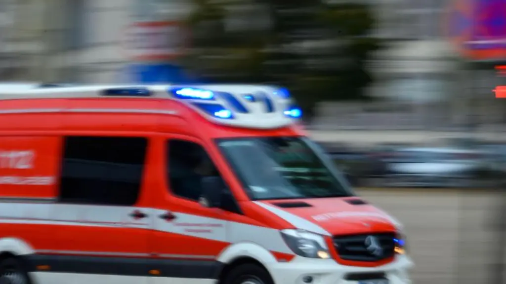 Ein-Rettungsfahrzeug-der-Feuerwehr-im-Einsatz