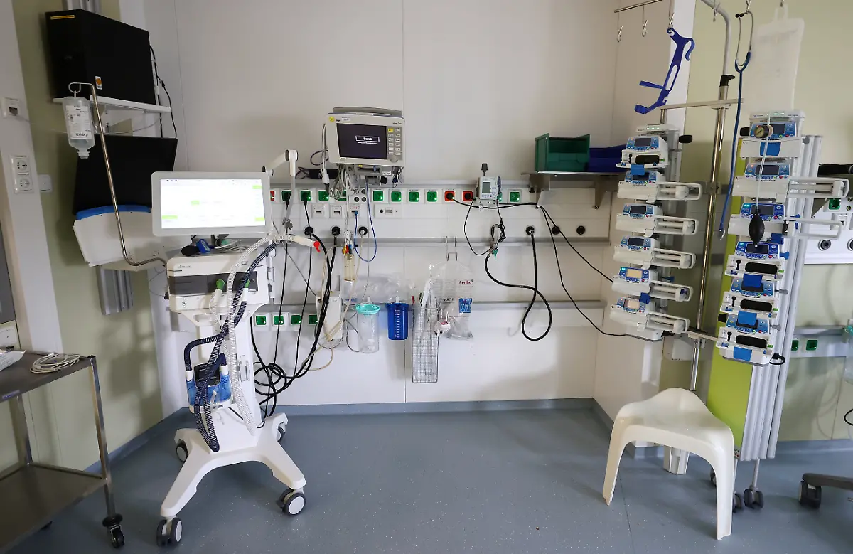 2021-05-20T155717Z-1072213793-RC2LJN9Z22RD-RTRMADP-3-HEALTH-CORONAVIRUS-GERMANY