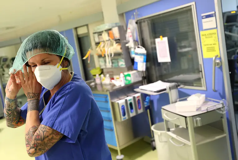 2021-05-20T154540Z-660189974-RC2KJN9DEOUV-RTRMADP-3-HEALTH-CORONAVIRUS-GERMANY